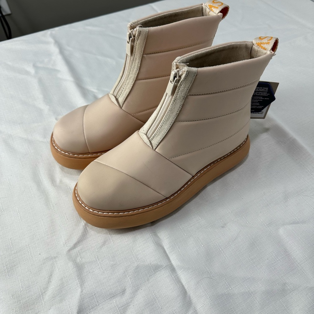 NWT TOMS Reprieve Mallow Puffer Boots Cream Size 7 - Picture 4 of 7
